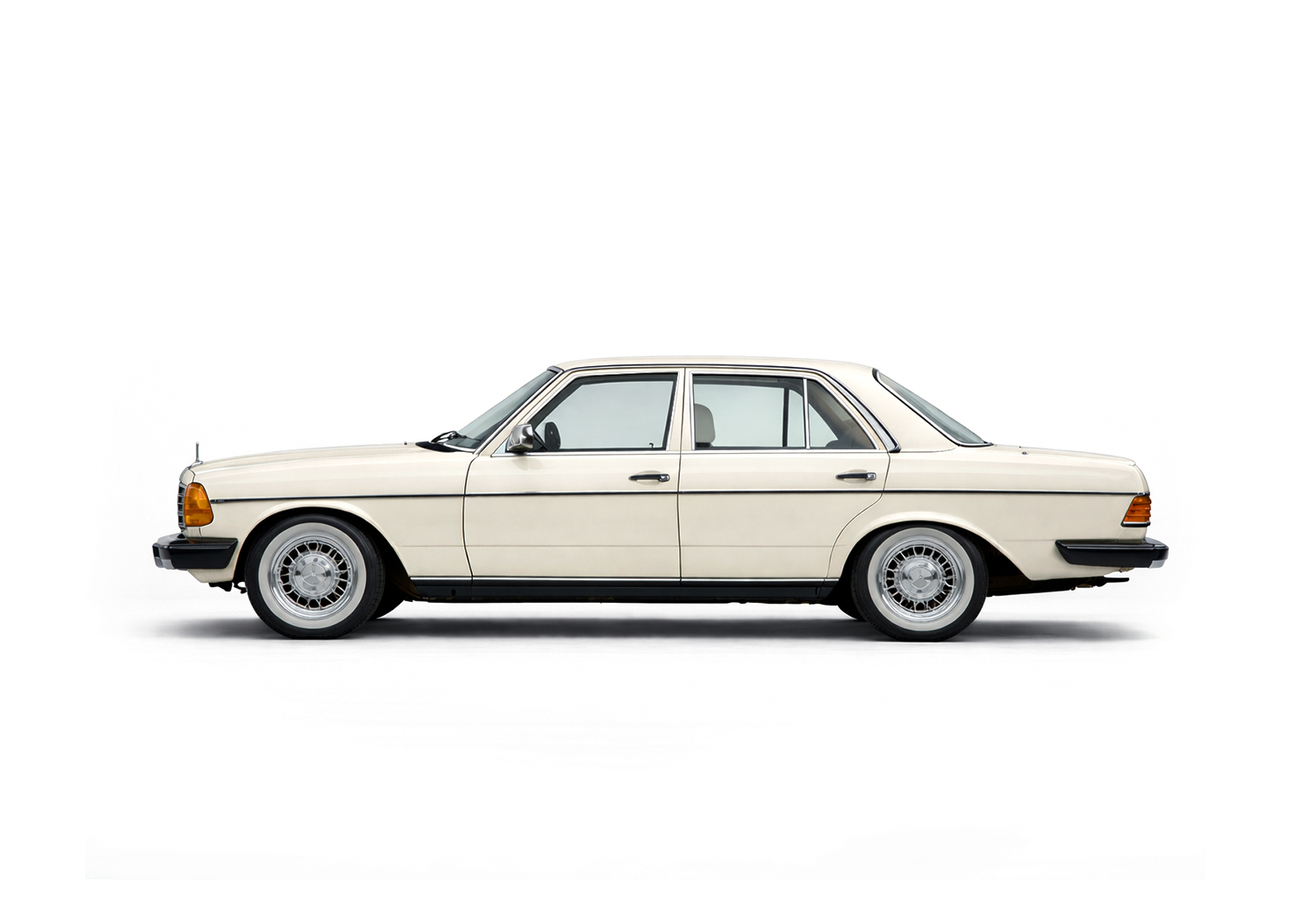 TM-Cars-Old English White-1983 Mercedes-Benz 300D